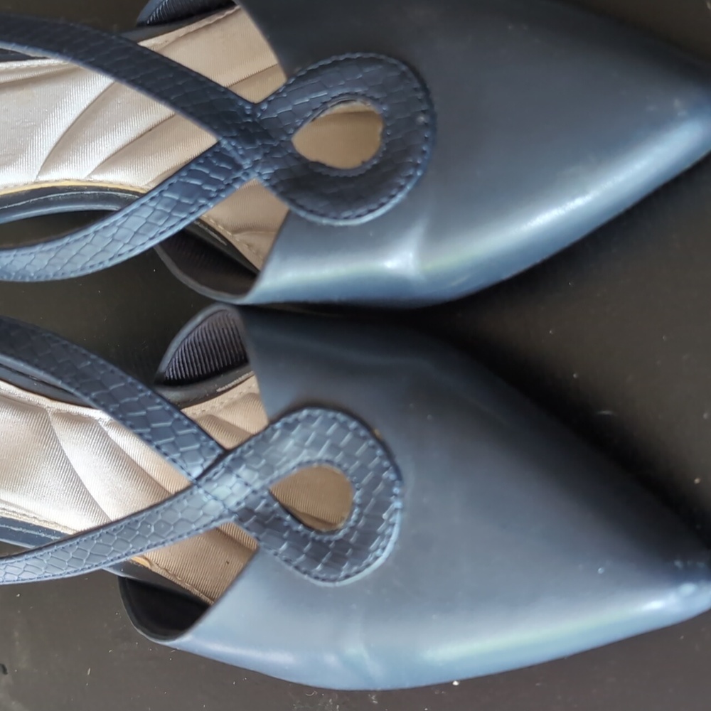 Heels - Picture 4 of 4